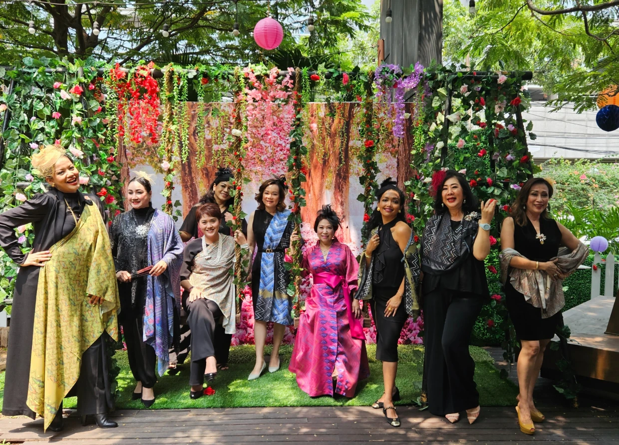 ALLEIRA BATIK'S FASHION EXTRAVAGANZA LIGHTS UP SUDESTADA GRILL AT ANZA MELBOURNE CUP EVENT IN JAKARTA