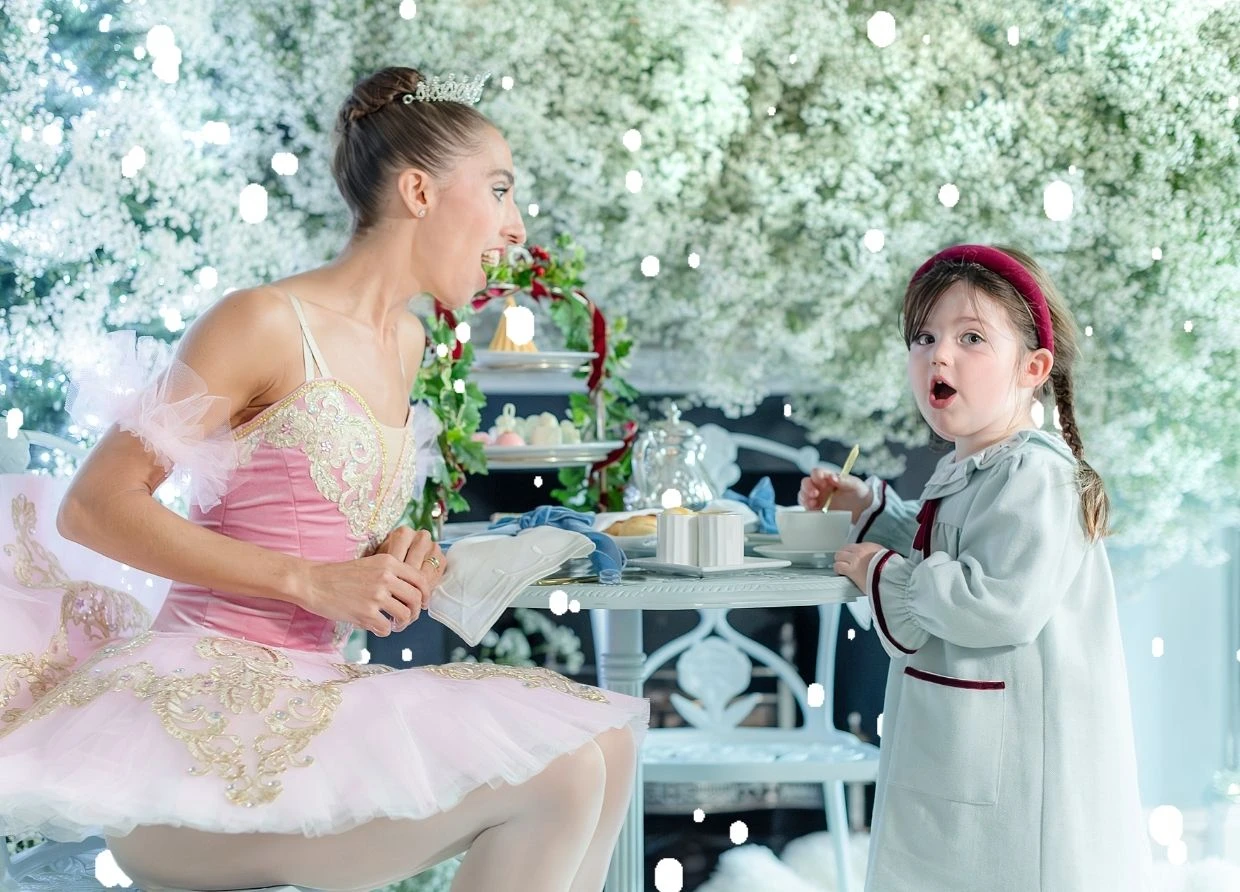 THE LANESBOROUGH TRANSFORMS INTO 'THE LAND OF SNOW' FOR A MAGICAL FESTIVE AFTERNOON TEA