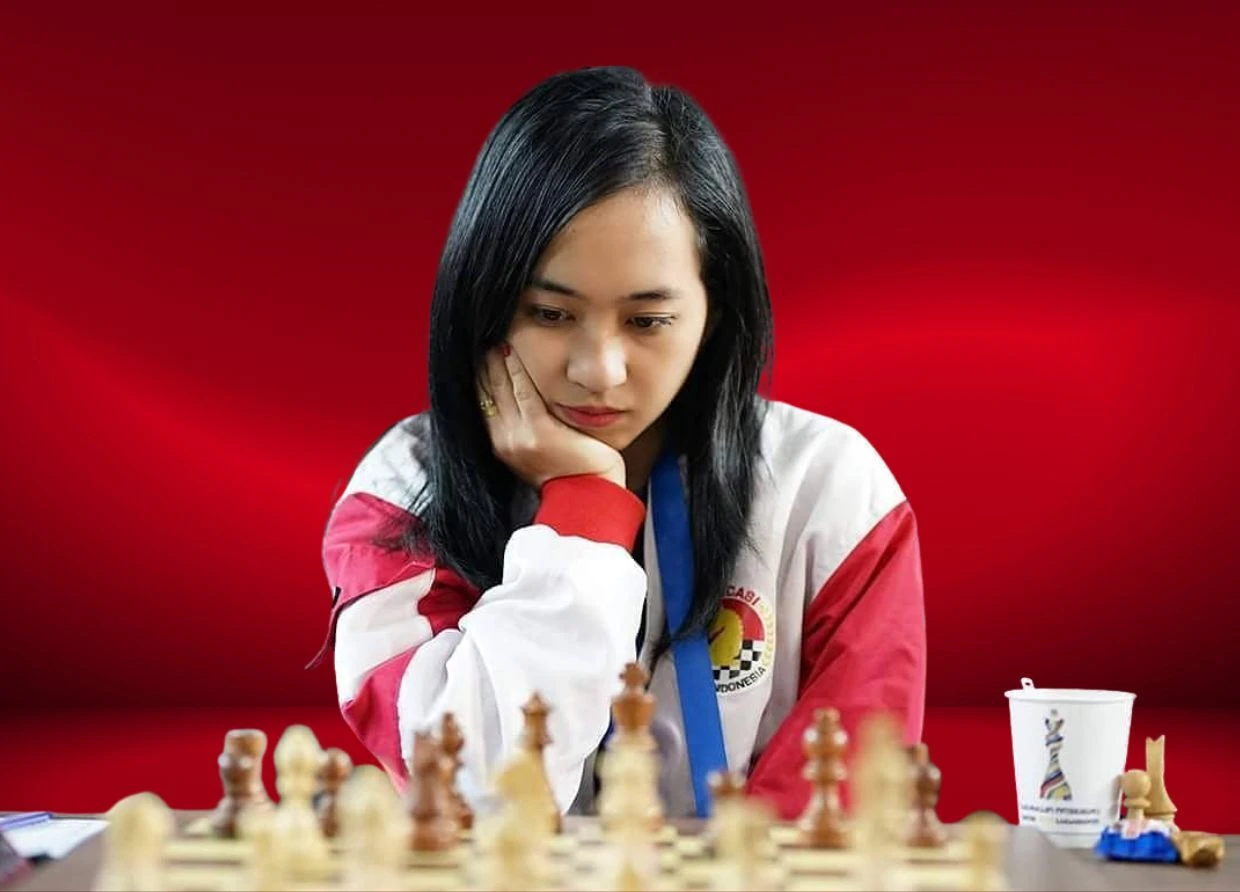 CHELSIE MONICA BEAT MAGNUS CARLSEN IN A HONG KONG SIMUL 