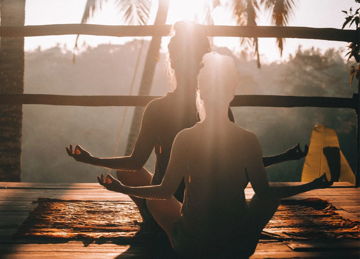 MINDFULNESS AND ACCEPTANCE WITH CHIVA-SOM