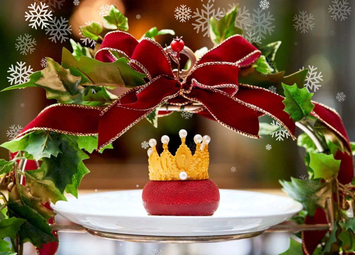 EXPERIENCE A MAGICAL BRITISH CHRISTMAS AT THE LANESBOROUGH, LONDON