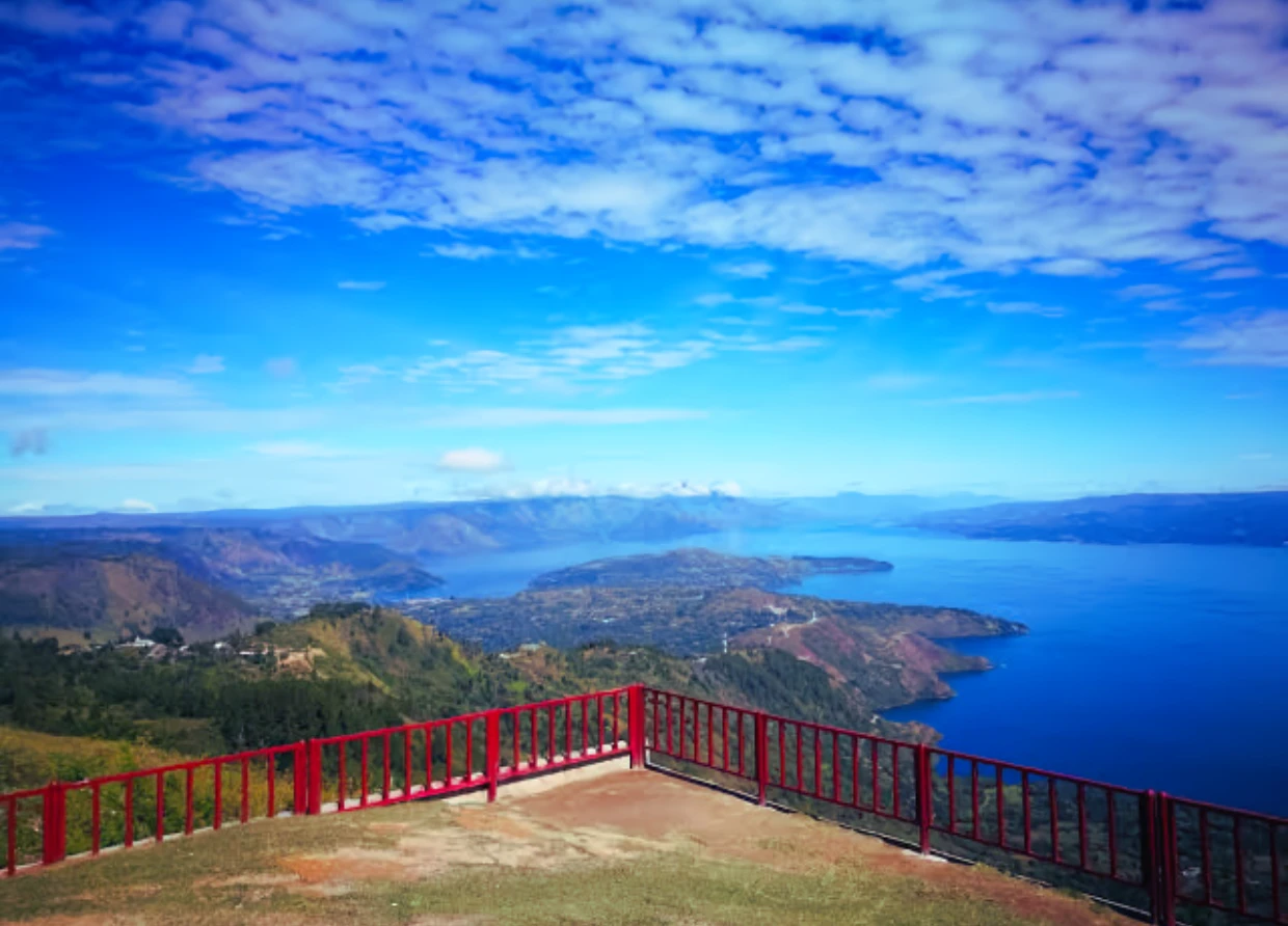 HUTA GINJANG: THE IDEAL SPOT TO ADMIRE THE SPLENDOR OF LAKE TOBA