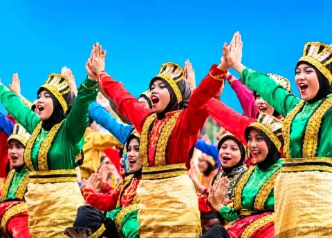 THESE MIDDLE SCHOOLERS FROM BINTARO JUST BEAT 58 COUNTRIES WITH A TRADITIONAL ACEHNESE DANCE 